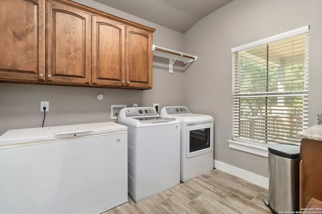 645 Cambridge, New Braunfels, TX 78132