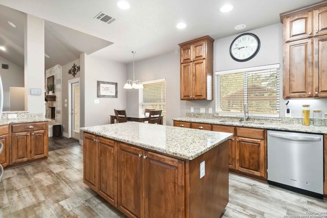 645 Cambridge, New Braunfels, TX 78132