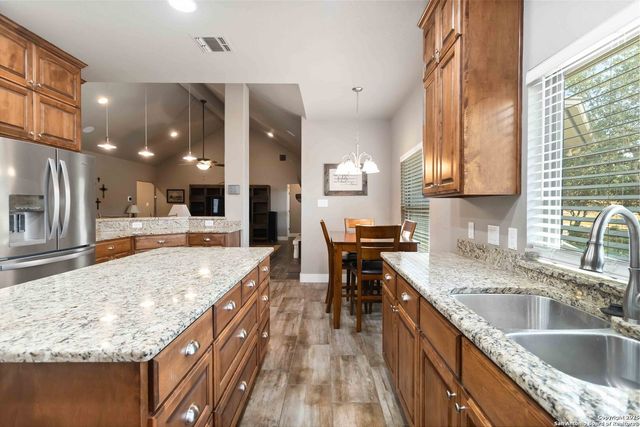 645 Cambridge, New Braunfels, TX 78132