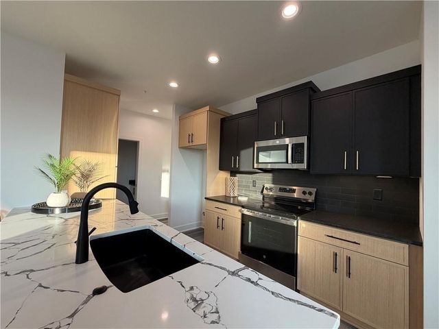 22146 W 116th Terrace, Olathe, KS 66061