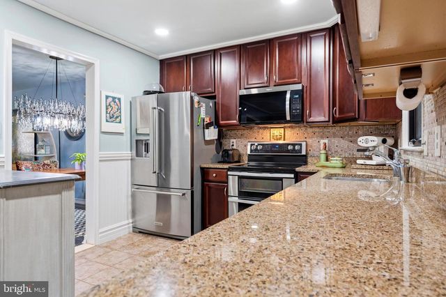 9913 KINGSBRIDGE DR, Fairfax, VA 22031
