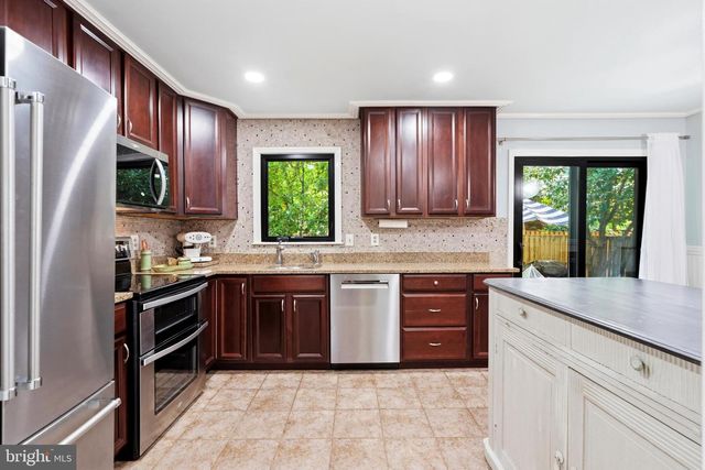 9913 KINGSBRIDGE DR, Fairfax, VA 22031