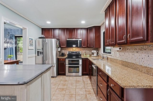 9913 KINGSBRIDGE DR, Fairfax, VA 22031