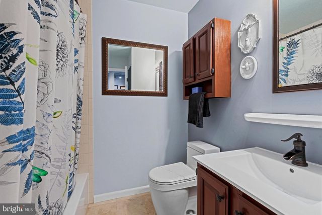9913 KINGSBRIDGE DR, Fairfax, VA 22031