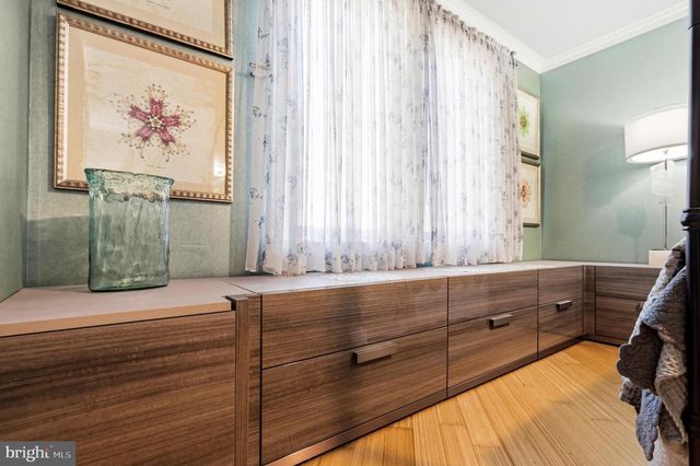 9913 KINGSBRIDGE DR, Fairfax, VA 22031