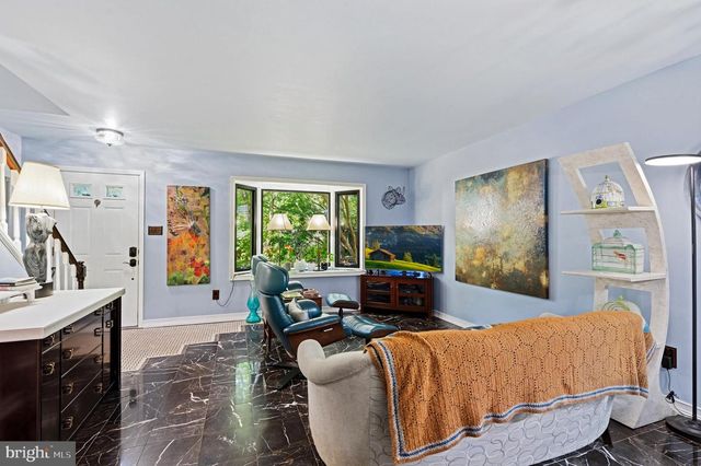 9913 KINGSBRIDGE DR, Fairfax, VA 22031