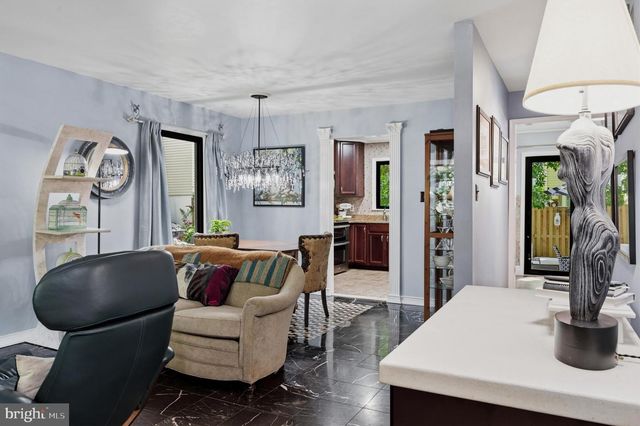 9913 KINGSBRIDGE DR, Fairfax, VA 22031