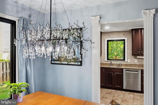 9913 KINGSBRIDGE DR, Fairfax, VA 22031