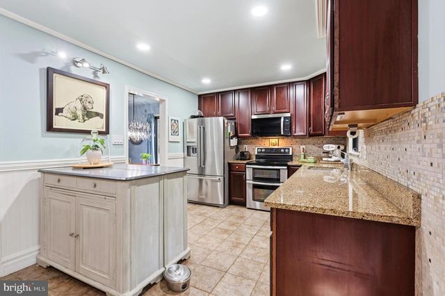 9913 KINGSBRIDGE DR, Fairfax, VA 22031