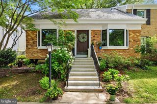 9913 KINGSBRIDGE DR, Fairfax, VA 22031