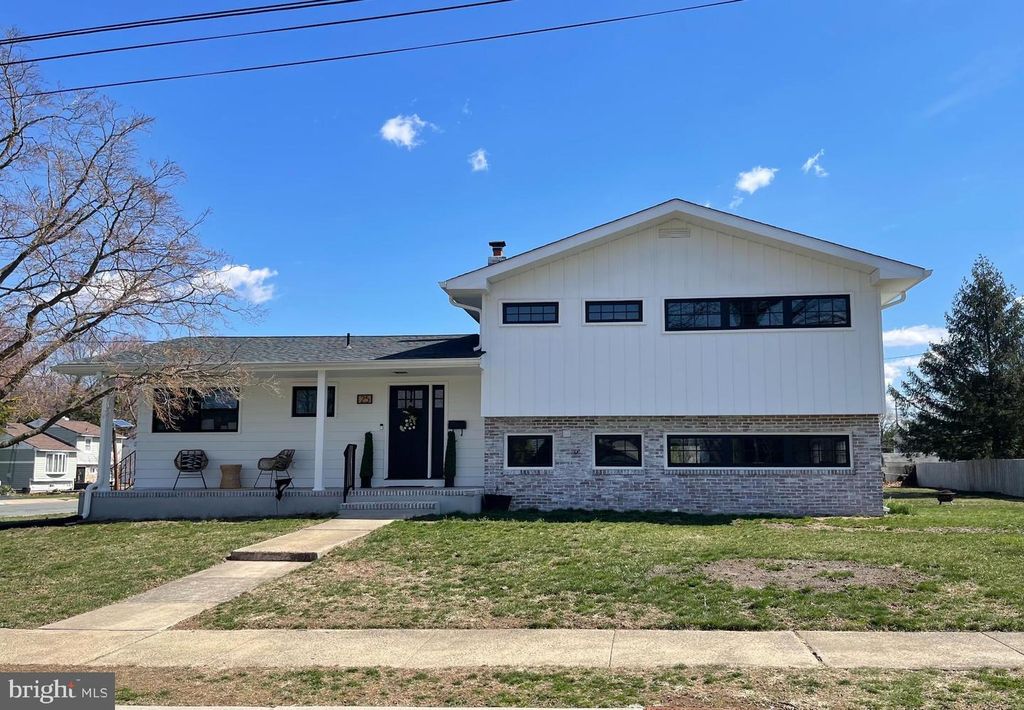 25 WHITMAN RD, Hamilton, NJ 08619