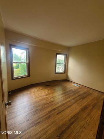 4303 Walker Avenue, Walker, Toledo, OH 43612