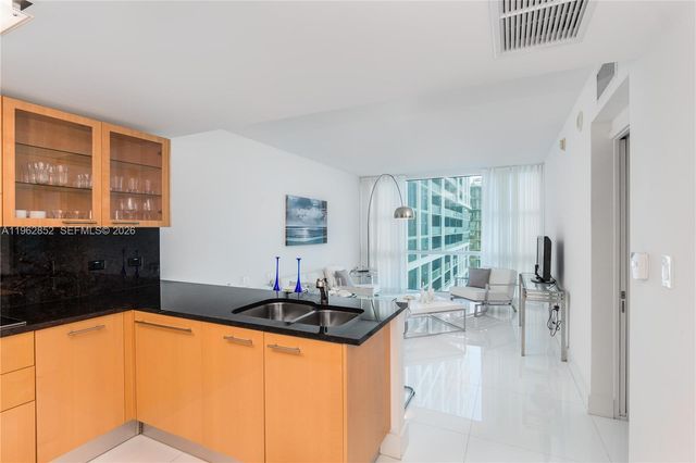 6801 Collins Ave 1415-, Miami Beach, FL 33141