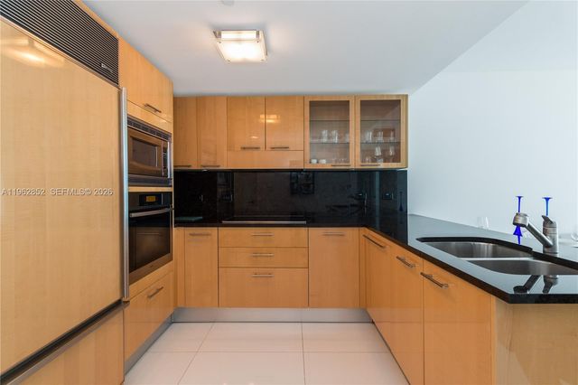 6801 Collins Ave 1415-, Miami Beach, FL 33141