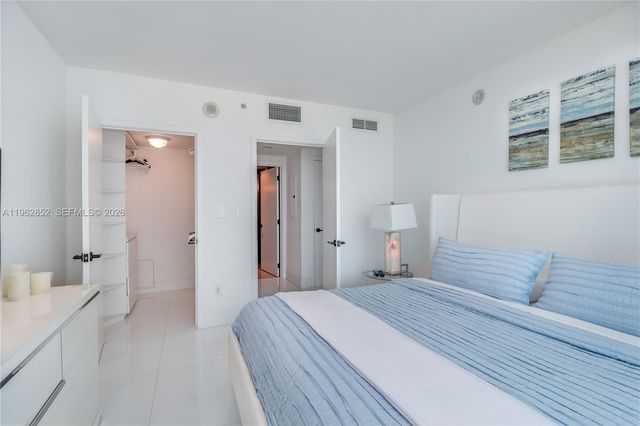 6801 Collins Ave 1415-, Miami Beach, FL 33141