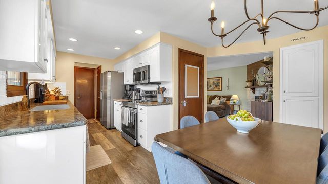 1743 Knoll Crest DRIVE, Sheboygan, WI 53081