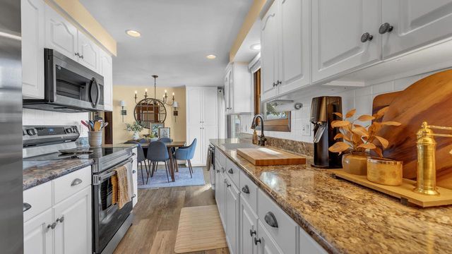 1743 Knoll Crest DRIVE, Sheboygan, WI 53081