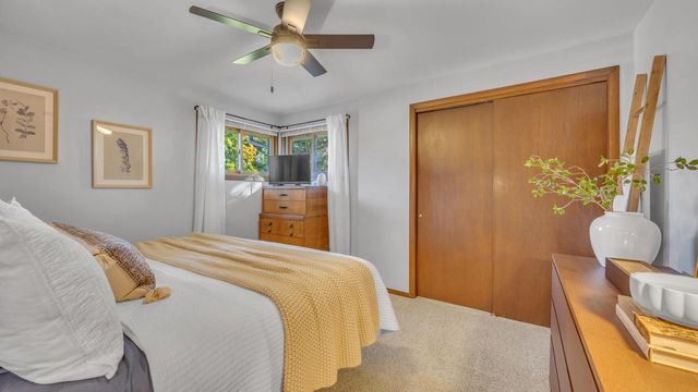 1743 Knoll Crest DRIVE, Sheboygan, WI 53081