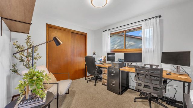 1743 Knoll Crest DRIVE, Sheboygan, WI 53081