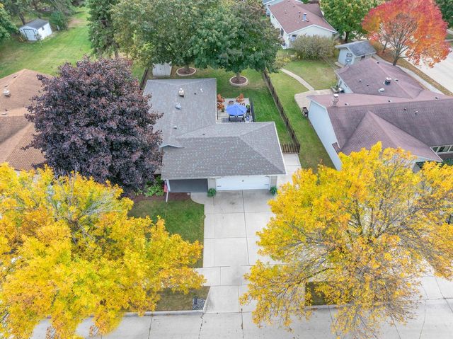 1743 Knoll Crest DRIVE, Sheboygan, WI 53081