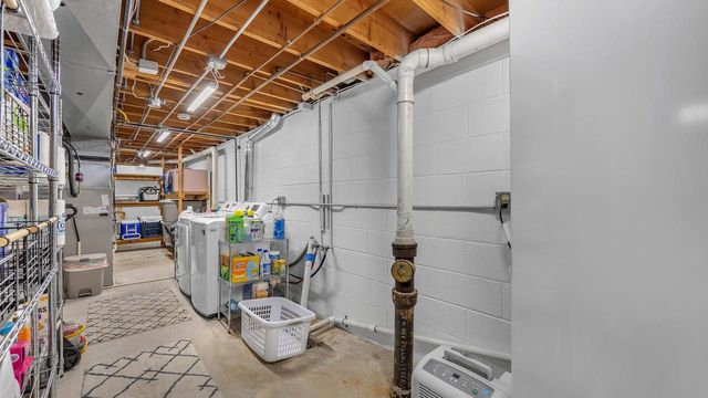 1743 Knoll Crest DRIVE, Sheboygan, WI 53081