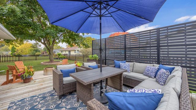 1743 Knoll Crest DRIVE, Sheboygan, WI 53081