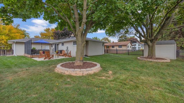 1743 Knoll Crest DRIVE, Sheboygan, WI 53081