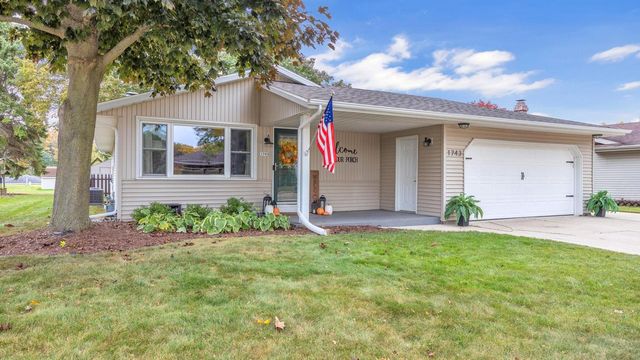 1743 Knoll Crest DRIVE, Sheboygan, WI 53081