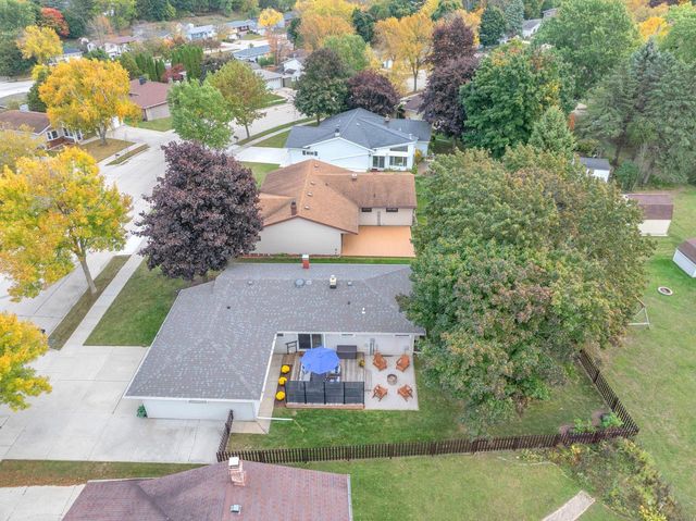 1743 Knoll Crest DRIVE, Sheboygan, WI 53081