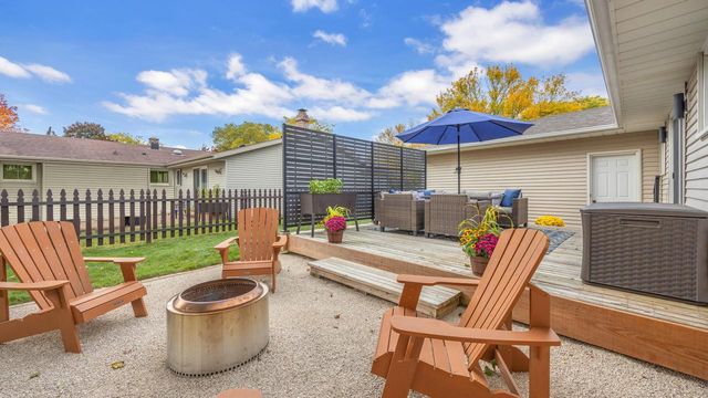 1743 Knoll Crest DRIVE, Sheboygan, WI 53081