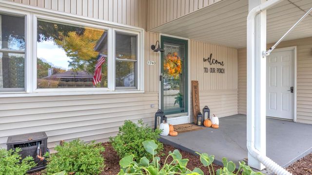 1743 Knoll Crest DRIVE, Sheboygan, WI 53081