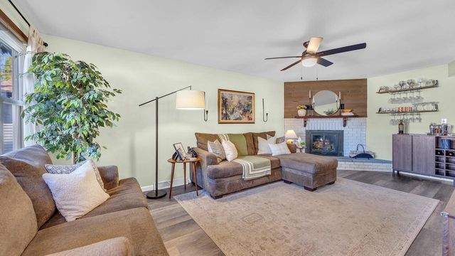 1743 Knoll Crest DRIVE, Sheboygan, WI 53081