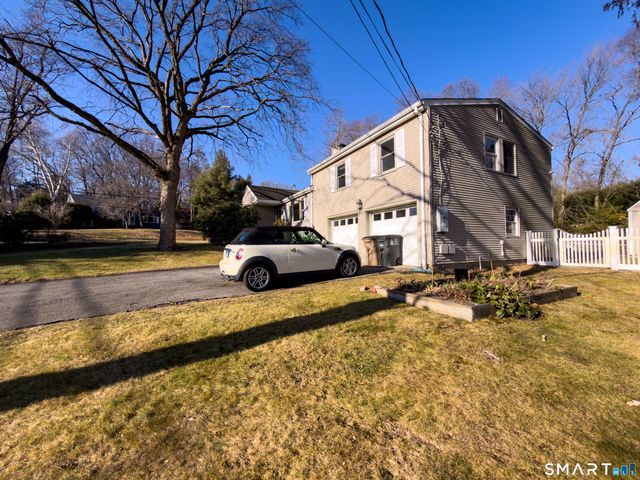 124 Wyndover Lane, Stamford, CT 06902