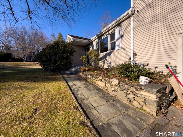 124 Wyndover Lane, Stamford, CT 06902
