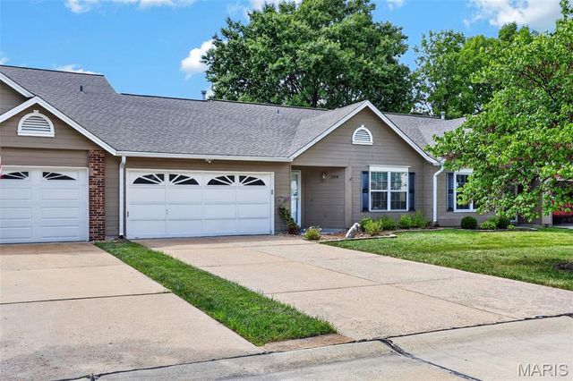 1359 Kyle Drive 14B, St Charles, MO 63304