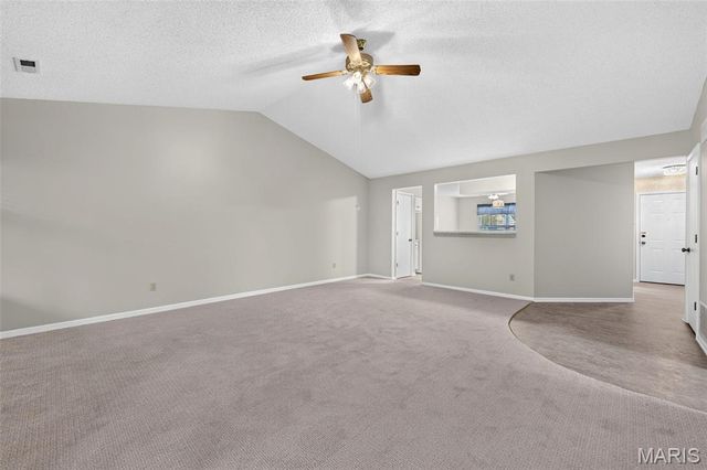 1359 Kyle Drive 14B, St Charles, MO 63304
