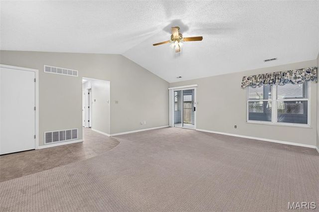 1359 Kyle Drive 14B, St Charles, MO 63304