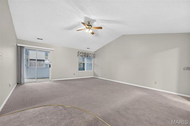 1359 Kyle Drive 14B, St Charles, MO 63304