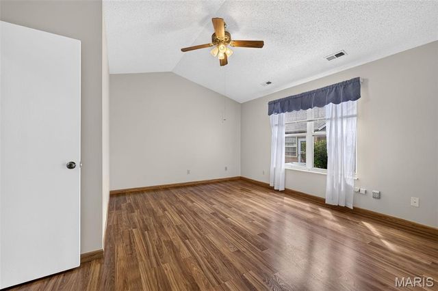 1359 Kyle Drive 14B, St Charles, MO 63304