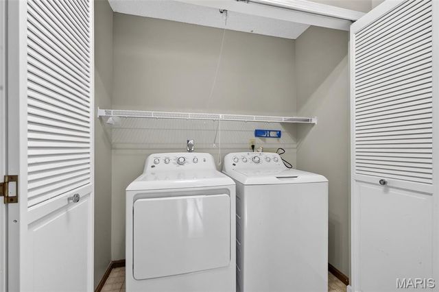 1359 Kyle Drive 14B, St Charles, MO 63304