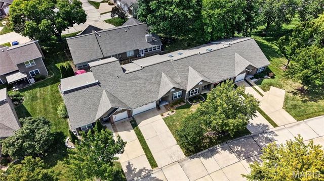1359 Kyle Drive 14B, St Charles, MO 63304