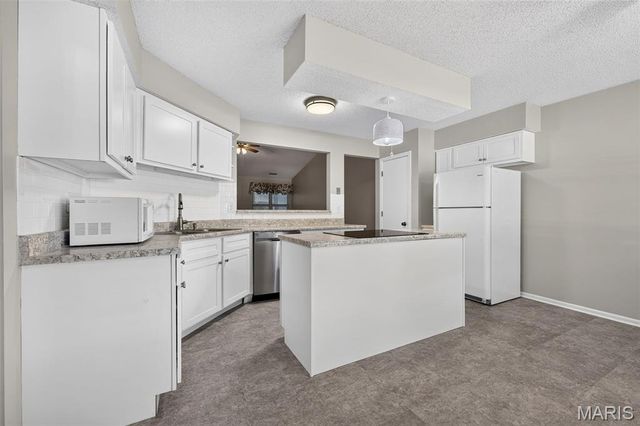 1359 Kyle Drive 14B, St Charles, MO 63304
