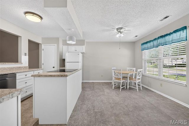 1359 Kyle Drive 14B, St Charles, MO 63304