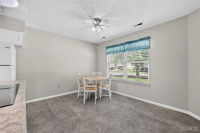 1359 Kyle Drive 14B, St Charles, MO 63304