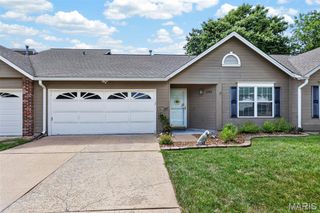 1359 Kyle Drive 14B, St Charles, MO 63304