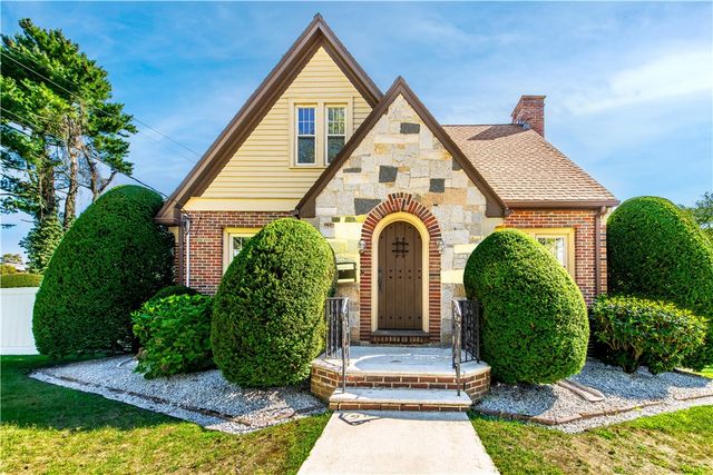 3 Moreland Street, Johnston, RI 02919