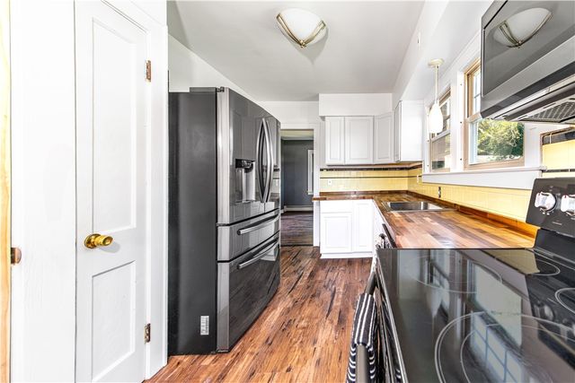 3 Moreland Street, Johnston, RI 02919