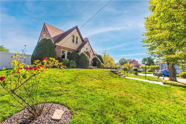 3 Moreland Street, Johnston, RI 02919