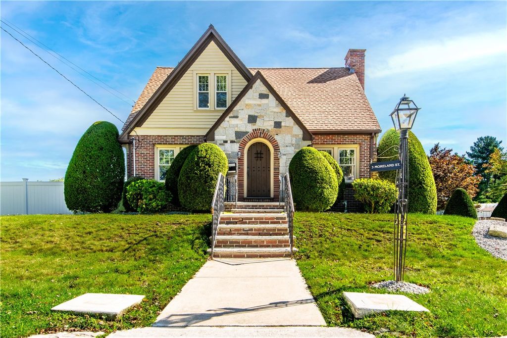 3 Moreland Street, Johnston, RI 02919