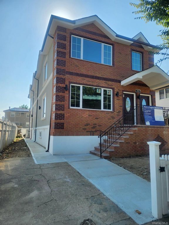 121-28 172 ST Street, Baisley Park, NY 11434